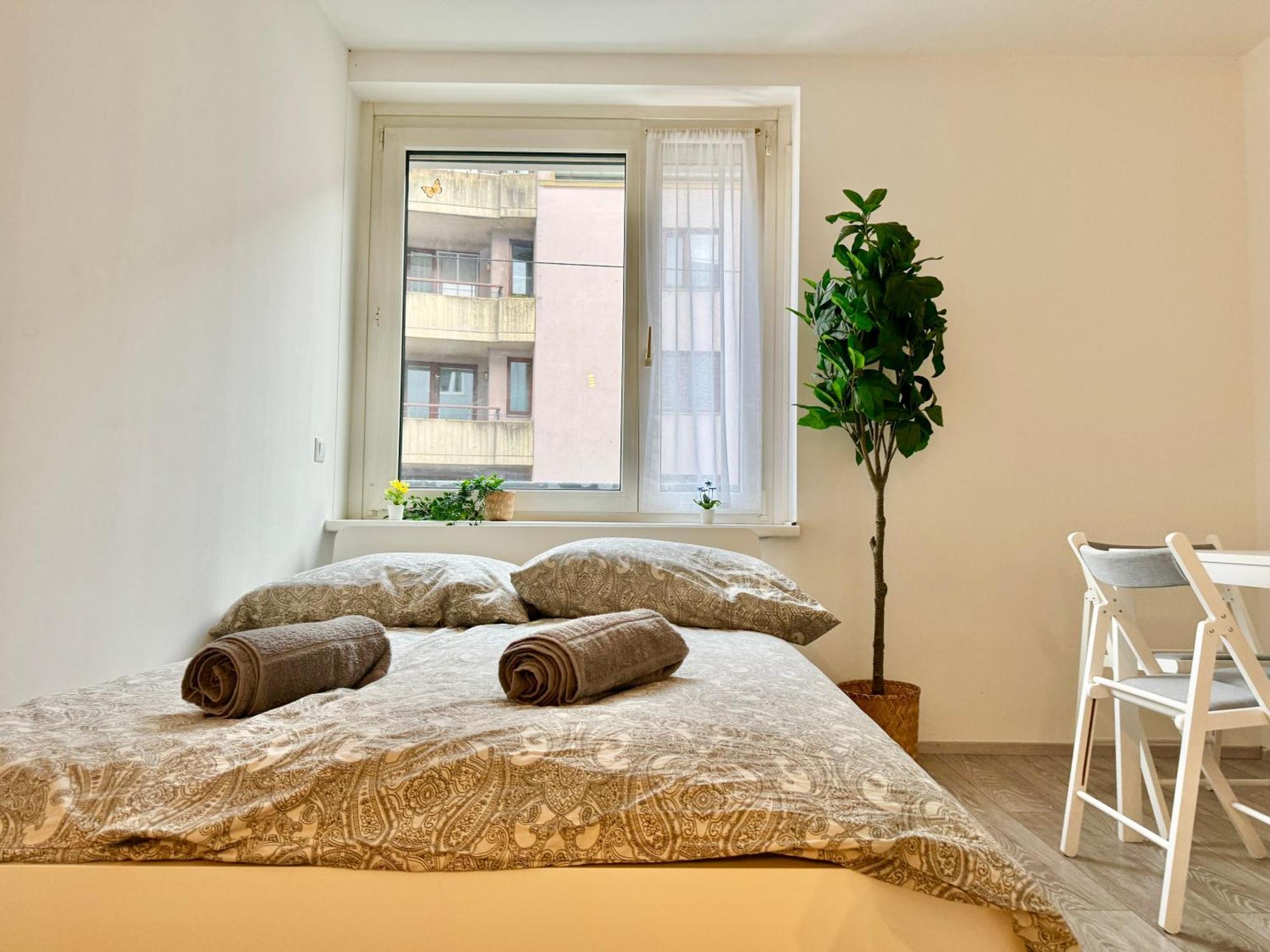 Stylish Schonbrunn Apartments With Free Parking Wenen Buitenkant foto