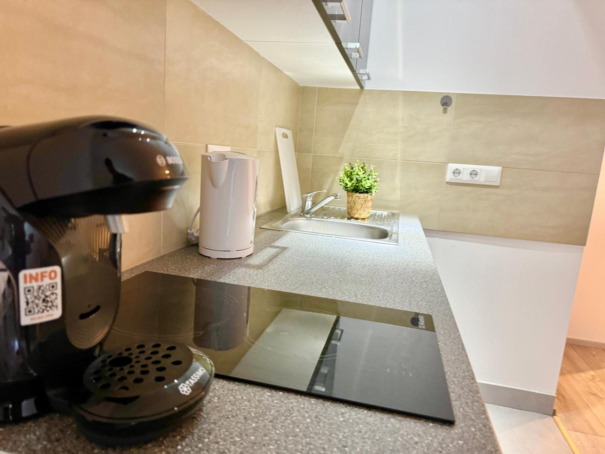 Stylish Schonbrunn Apartments With Free Parking Wenen Buitenkant foto