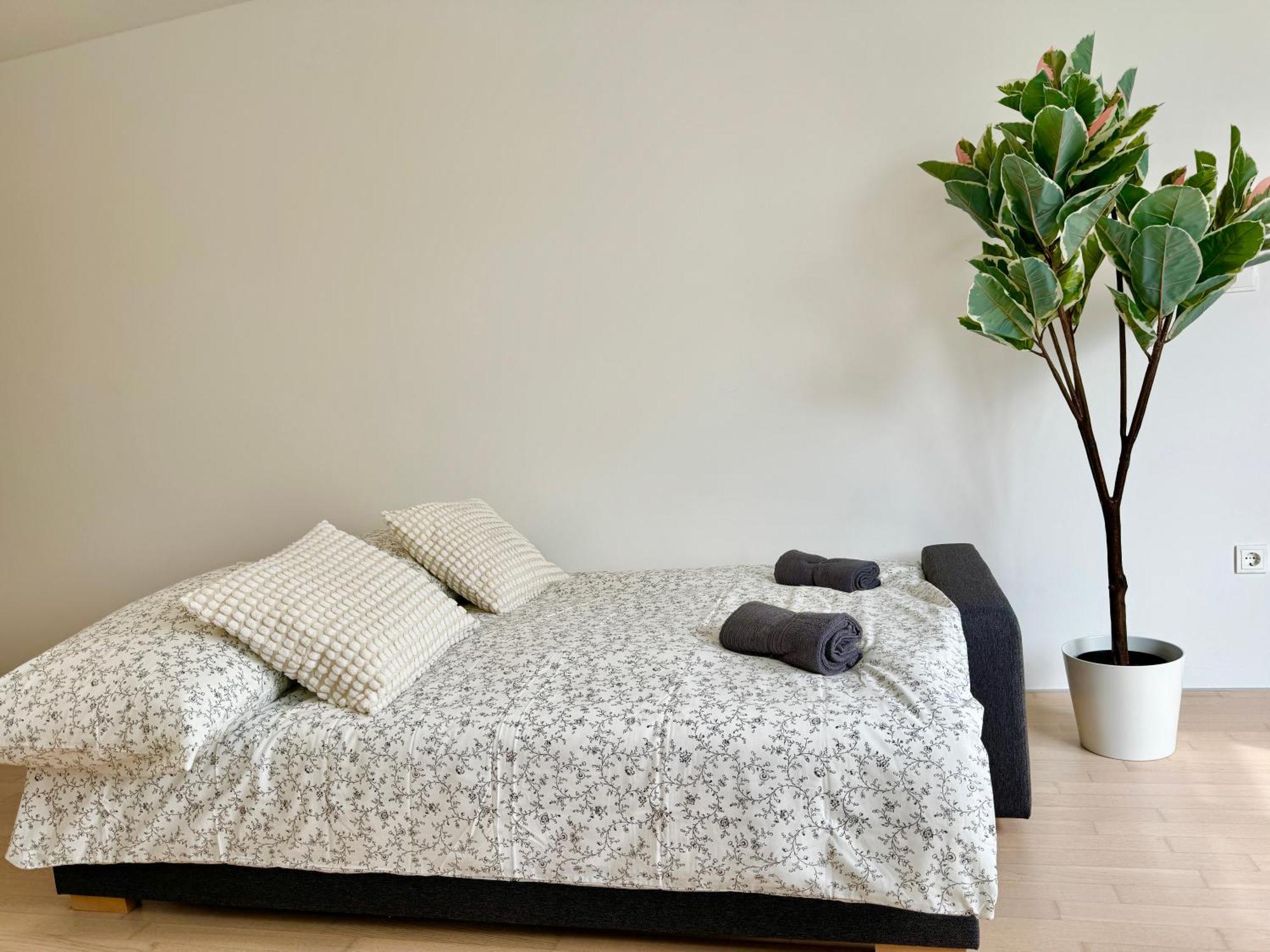 Stylish Schonbrunn Apartments With Free Parking Wenen Buitenkant foto