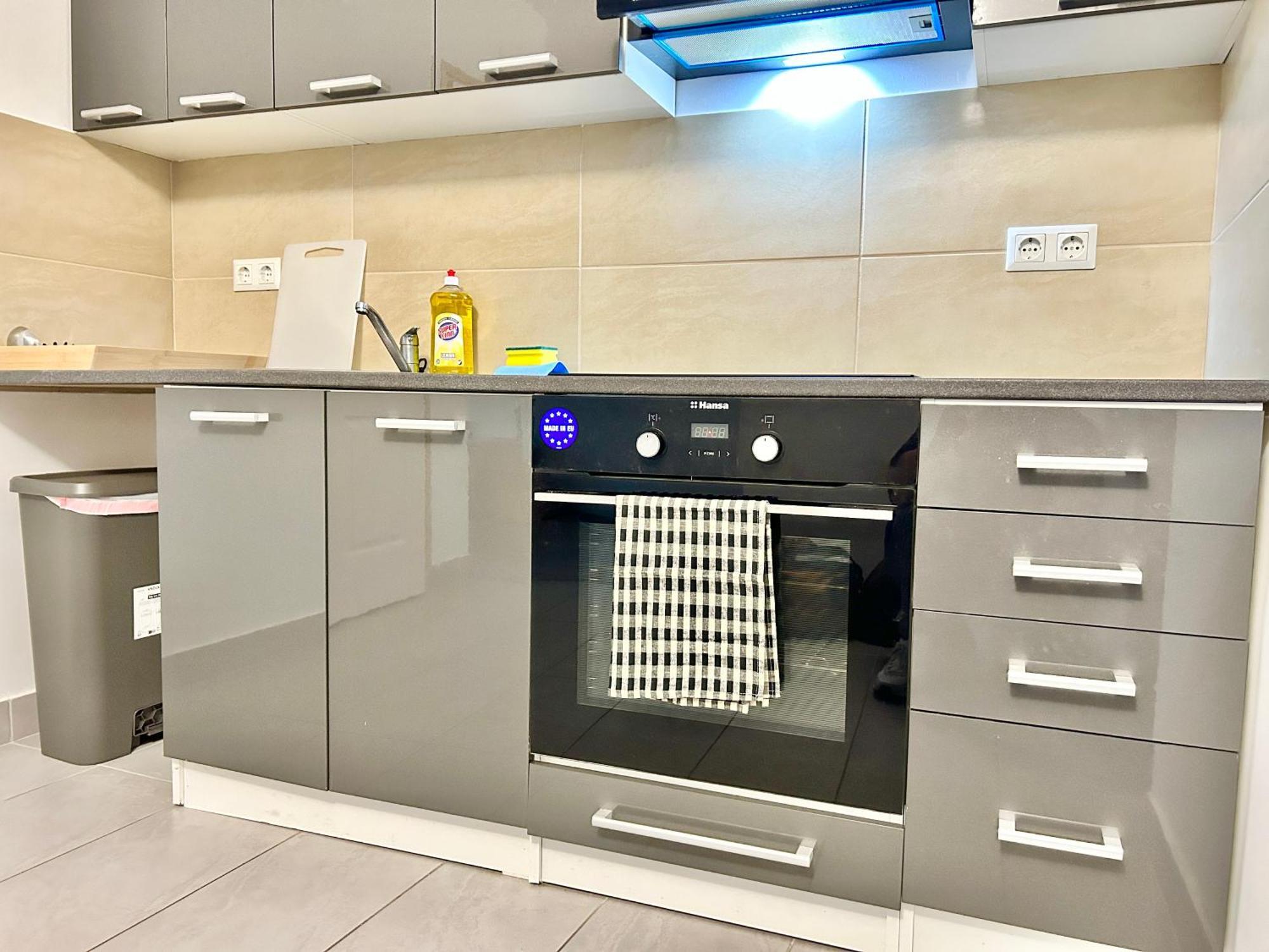 Stylish Schonbrunn Apartments With Free Parking Wenen Buitenkant foto